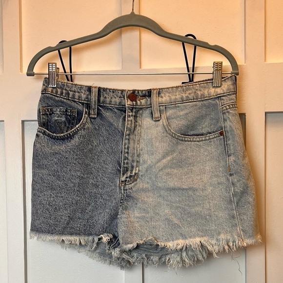 Vestique Women’s Shorts Jean 2-tone Distressed Grunge Size 5 /W27 Raw Hem 90s - Picture 1 of 10